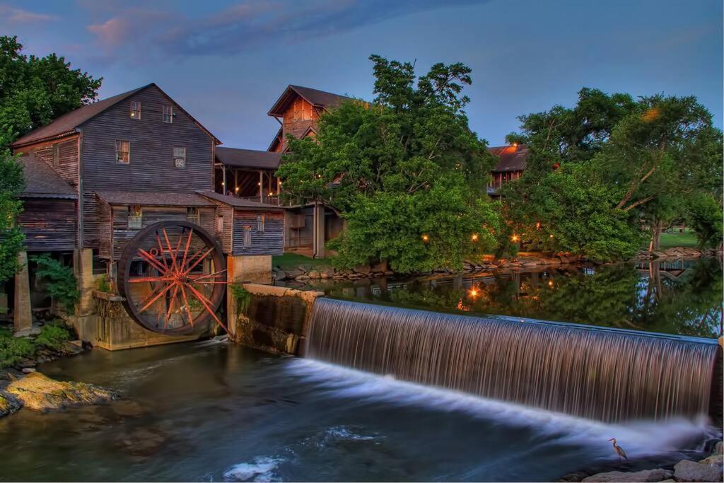 A Moment Inn Time Pigeon Forge Extérieur photo