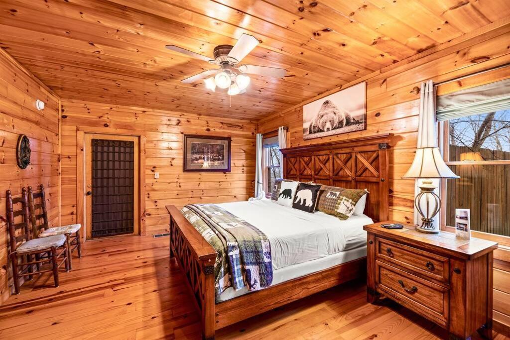 A Moment Inn Time Pigeon Forge Extérieur photo