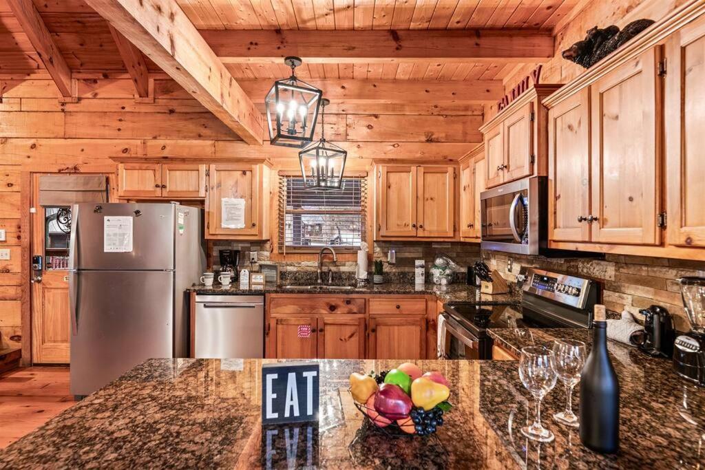 A Moment Inn Time Pigeon Forge Extérieur photo